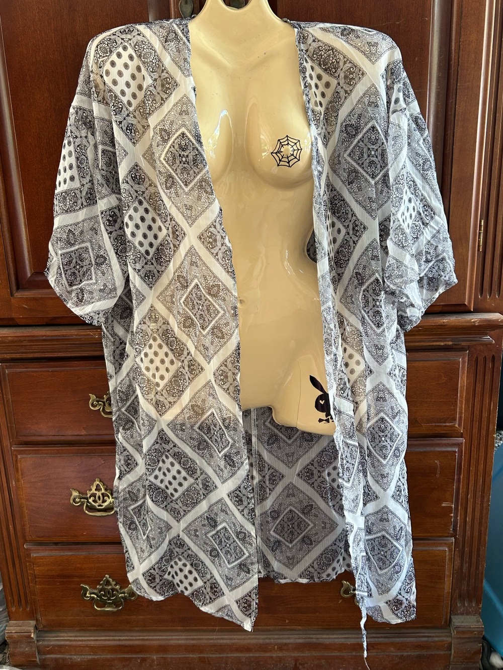 Charlotte Russe Black and White Printed Open-Front Kimono Cardigan